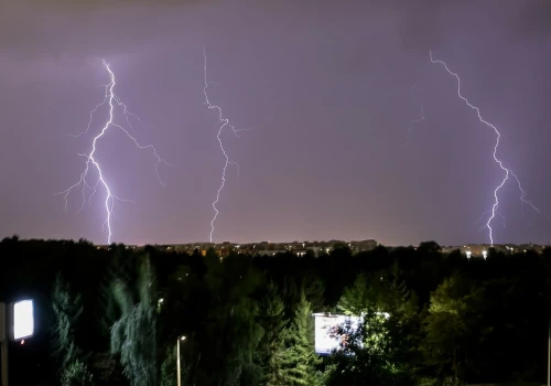 Ciężka noc nad Polską, silne deszcze i burze. 
