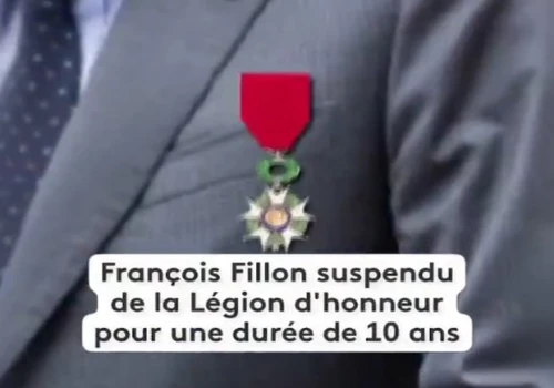 Były premier nie może nosić Legii Honorowej przez 10 lat