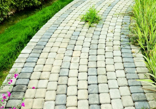 Masz kostkę brukową lub betonowy taras? W tych przypadkach może pojawić się opłata