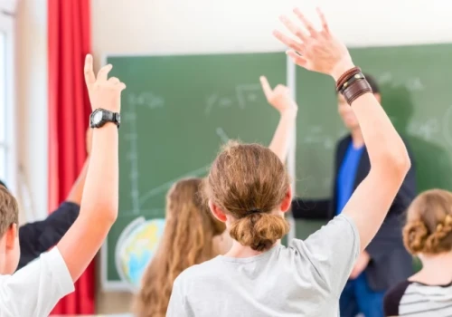 Nowe zasady w szkołach. Zmiany w zadaniach domowych i ocena za stosunek do innych narodów