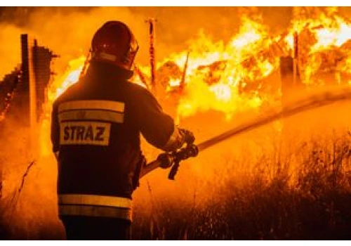 Nocny pożar w Sicienku. Budynku nie udało się uratować. Dom spłonął doszczętnie.