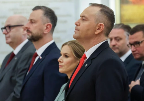 Nawrocki czy rząd? Polacy podzieleni. Jest nowy sondaż