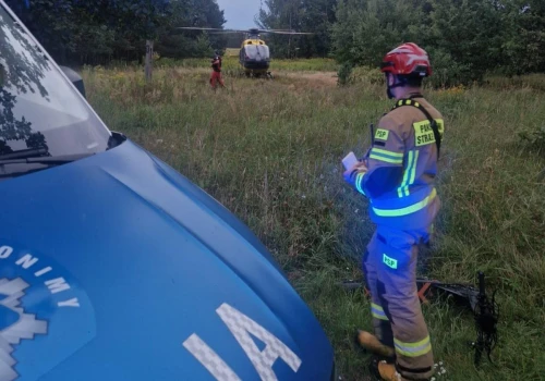 Trzymał się hulajnogi podczas jazdy na rowerze. Poważny wypadek 12-latka