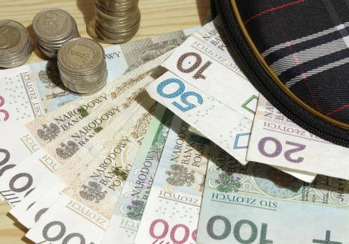 Nie tylko renta, ZUS wypłaci świadczenie co miesiąc. Trzeba spełnić warunki