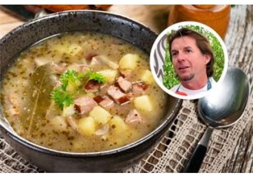 Zalewajka Karola Okrasy jest aromatyczna i sycąca. To najlepszy przepis na udany obiad