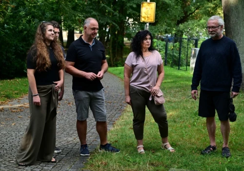 Potomkini rodu Larisch-Mönnichów odwiedziła rodzinny grobowiec w Karwinie
