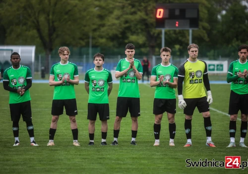 Polonia gra z faworytem do awansu