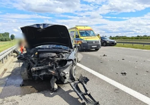 Wypadek na A4. Dwie osoby poszkodowane, autostrada w stronę Rzeszowa zablokowana