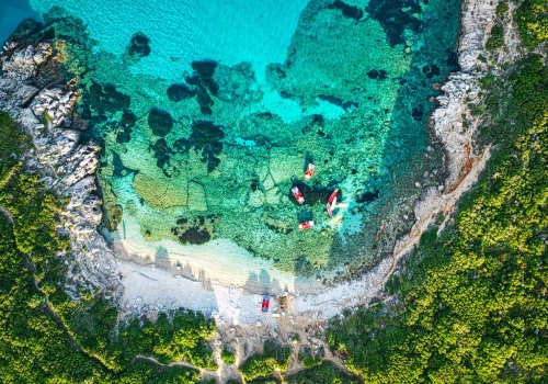 Korfu z weekendem za 639 PLN 🤍🩵 Loty i noclegi 200 metrów od plaży 🌤️👙🌊
