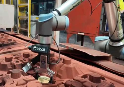 Stary robot blokował fabrykę Stellantis. Dostał parę oczu i problem zniknął
