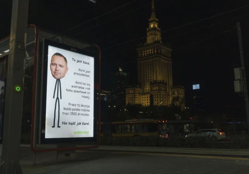 Karykatury prezydenta w centrum Warszawy. Akcja Greenpeace w rocznicę weta