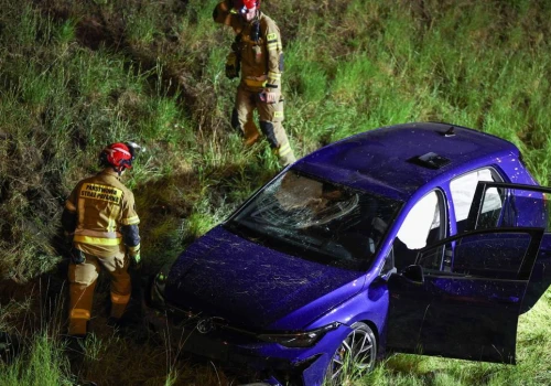 Kierowca wjechał w pieszych na chodniku. Nie żyją dwie osoby