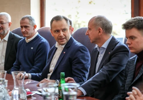 Nawrocki organizuje spotkania dla inteligencji. 