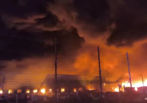 Ogromny pożar w strefie przemysłowej pod Sankt Petersburgiem. Ogień strawił magazyny