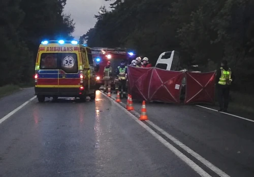 UWAGA! Utrudnienia na DK11. Tragiczny wypadek pod Budzyniem. Nie żyje kierowca