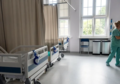 Co roku podwyżka. Tyle zarabiają położne i pielęgniarki