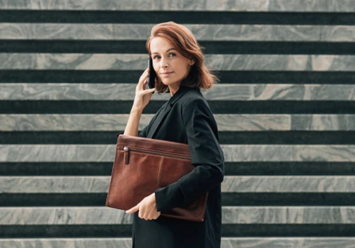 Torba na laptopa damska – połączenie biznesowej elegancji z funkcjonalnością
