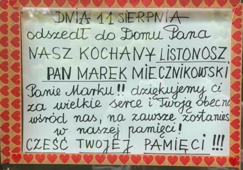 Mieszkańcy Żoliborza żegnają swojego uwielbianego listonosza. 