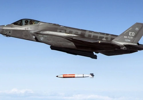 USA ujawniają nowy pocisk powietrze–powietrze. Ma zasięg ponad 460 km
