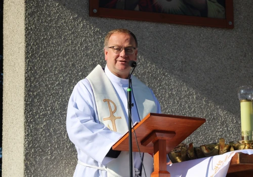 Ks. Wojciech Węgrzyniak do pielgrzymów: Możemy dać swoim dzieciom przykład wiary w Jezusa Chrystusa