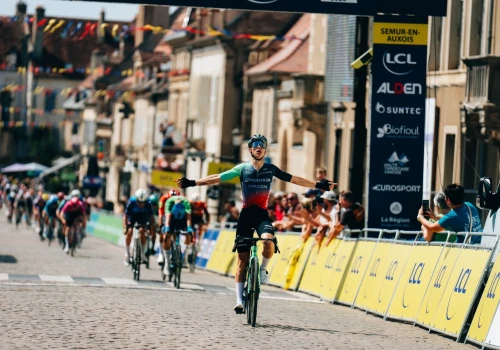 Tour de l’Avenir 2026: Aubin Sparfel wygrywa w samej końcówce!
