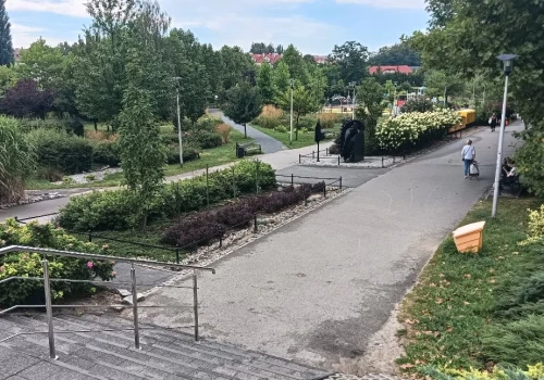 Jakub Dąbek na plantach: Oszczędna żona zamiast ciuchów z Beverly Hills