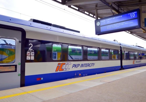 Nowe pociągi dużych prędkości dla PKP Intercity. 4 graczy na placu boju