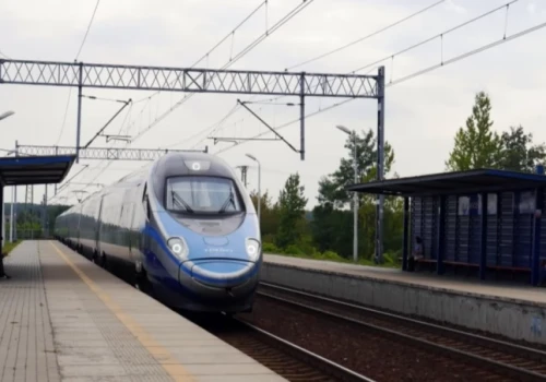 Podróż pociągiem pomiędzy Katowicami a Warszawą ma się skrócić nawet o 25 minut