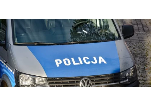 Wjechał w pieszych na chodniku. Dwoje dorosłych nie żyje, dziecko w stanie ciężkim