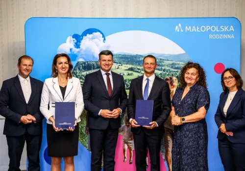 Miliony złotych na wsparcie rodzin w Małopolsce. Będą kolejne programy i nowe rozwiązania