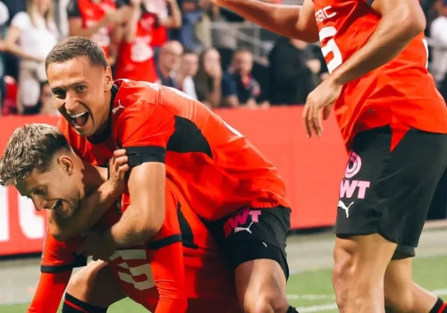 Polacy szaleją w meczu z PSG! Bomba Szymańskiego i asysta Frankowskiego