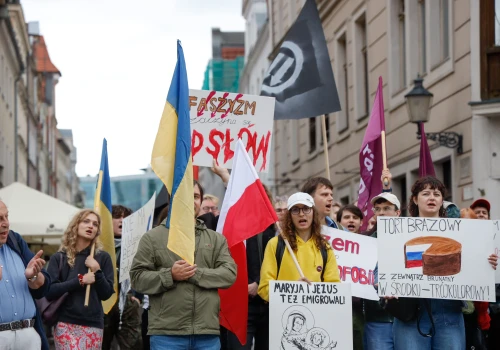 Solidarni z Ukrainą. Poznań protestuje przeciwko faszyzmowi i ksenofobii