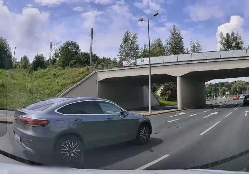 Lekceważenie przepisów to prosta droga do kraksy