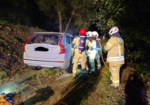 Z ostatniej chwili: Nocny pożar samochodu. Auto doszczętnie spłonęło