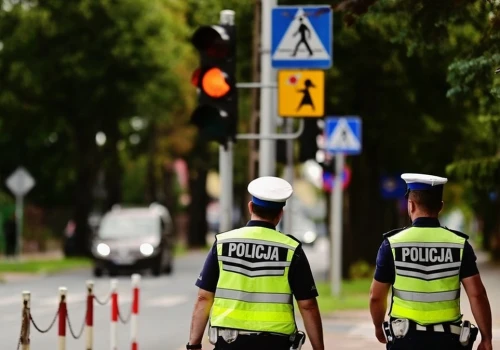 Policja ruszyła z akcją. Kontroluje przejścia przy szkołach