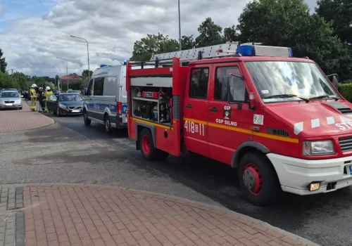 Zderzenie trzech samochodów w Silnie. Kierowca BMW zasnął za kierownicą