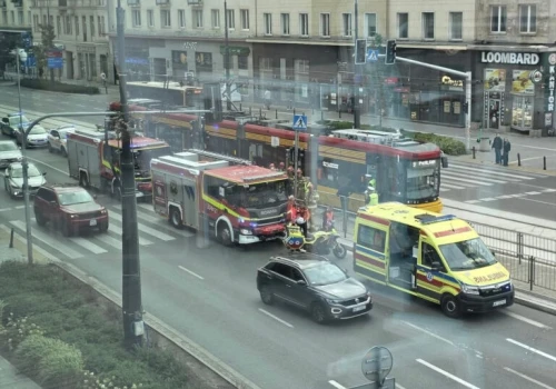 19-latka na hulajnodze potrącona przez tramwaj w centrum Warszawy