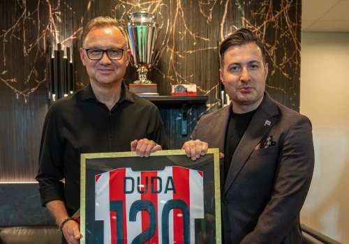 Prezydent Andrzej Duda zjawił się na meczu Cracovii. Prezes: „Mogłem spowodować ból uszu”