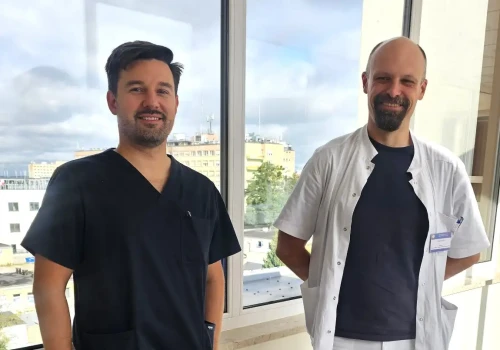 Pierwsza na Warmii i Mazurach operacja stabilizacji kręgozmyku u dziecka z zastosowaniem mikroskopu cyfrowego i gogli 3D