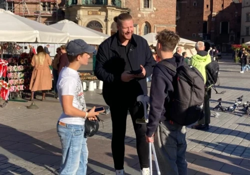 „Sięgnąłem w życiu dna”. Dziś Krystian Sawicki ewangelizuje na ulicach Krakowa (ROZMOWA PULSU)