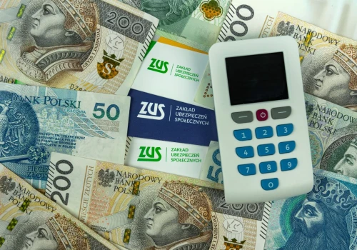 Emeryci mogą dostać wyższą wypłatę z ZUS. Wystarczy złożyć jeden wniosek