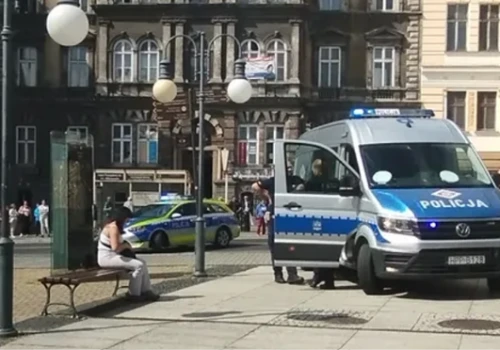 Duże siły policji w centrum Bielska-Białej. Służby wyjaśniają tajemnicze zdarzenie