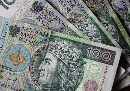 Salon operatora na celowniku. 103 fałszywe umowy i blisko 400 tys. zł strat. Trzy osoby skazane