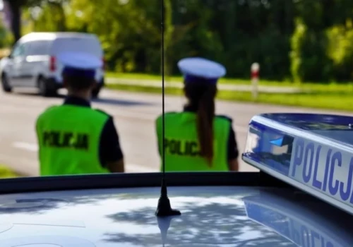 Jeden jechał Mazdą, drugi Aprilią. Obaj stracili prawa jazdy