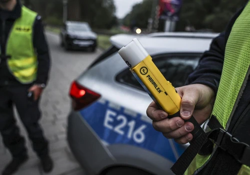 Za kierownicą Mazdy wpadła kompletnie pijana policjantka z Żar. Zataczała się i bełkotała