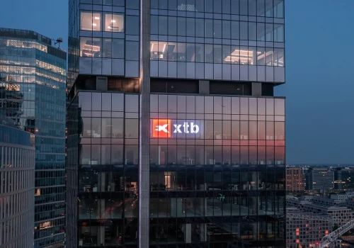 XTB zarabia rekordowe pieniądze. Rynek zastanawia się jednak, jak trwały jest ten model