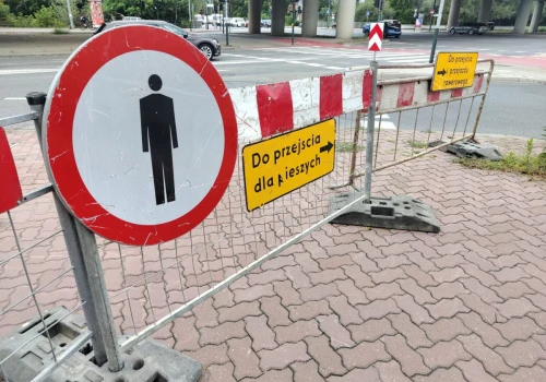 Remont chodnika przy ul. Lublańskiej. Utrudnienia dla pieszych