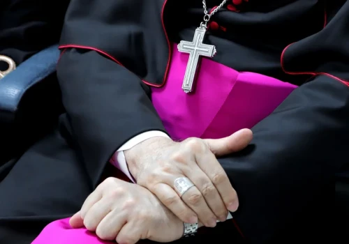 Biskupi uderzają w MEN i Nowacką. „Obserwujemy z niepokojem”