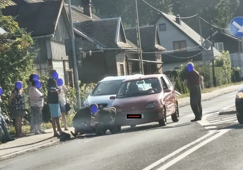 Potrącenie na pasach! Kobieta trafiła do szpitala, utrudnienia na DW969