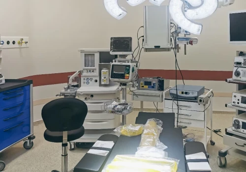 Dwa nowotwory leczone podczas jednej operacji robotycznej w Bydgoszczy